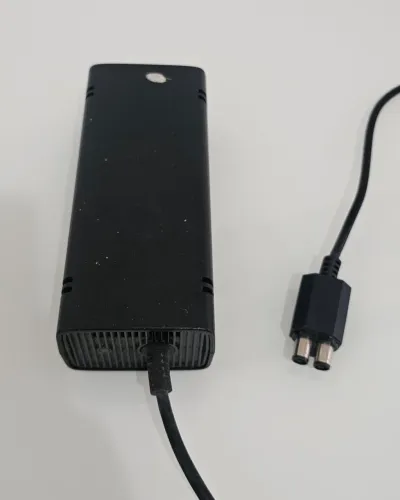 Fonte Original Xbox 360 Slim Microsoft - Com Defeito (Para Conserto/Peças)