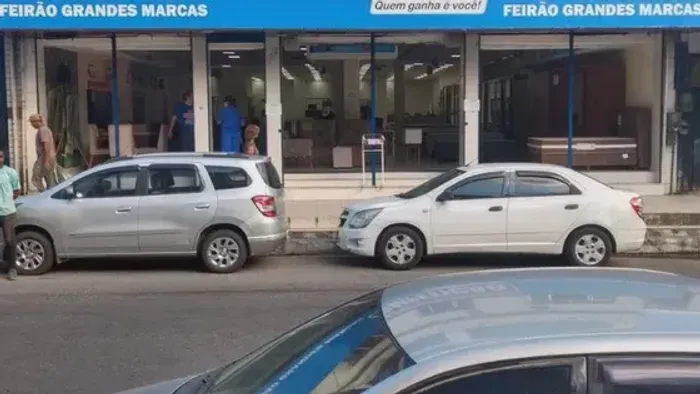 Prédio Comercial 1800m² - 720m² térreo + 2 pisos, em Vilar dos Teles, RJ