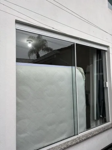 Janela 1,45x1,20altura com 1 folha fixa e 1 correr blindes