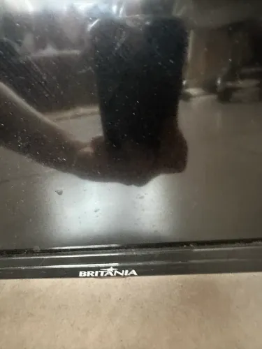 TV Britânia Smart 43" com defeito na tela