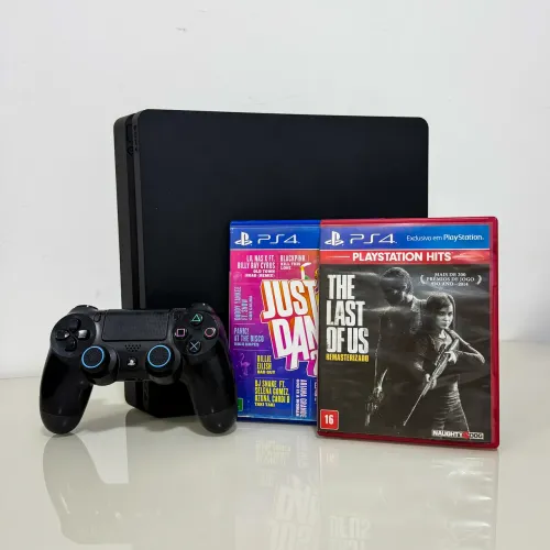 PS4 Slim com controle e jogos