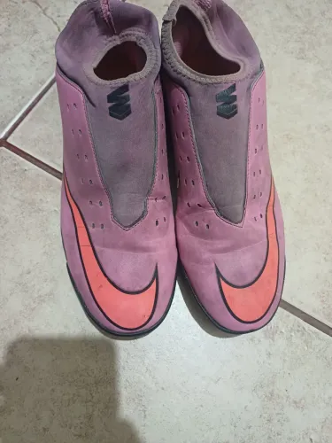 Chuteira Nike Rosa