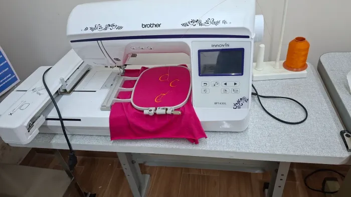 vendo 5 maquinas de costura e 1 bordadeira , pode ser parcelado