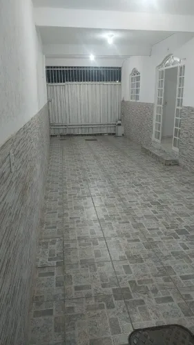 Aluga-se ótima casa