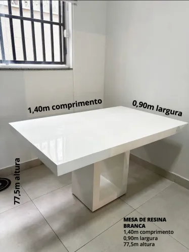 Mesa de resina branca
