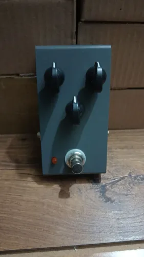 Pedal Permanent Waves Muff - baseado no Conish G2