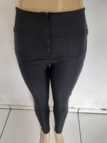 Calça preta neoprene
