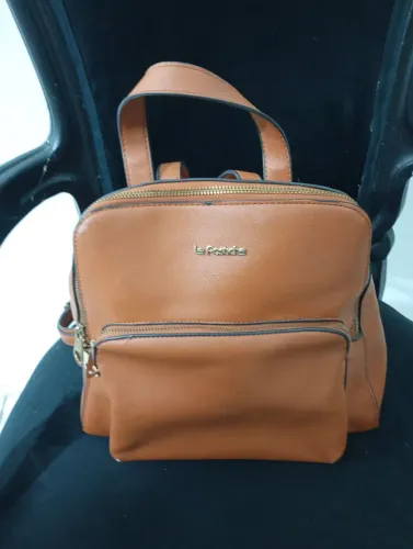 Bolsa , mochila de costas lê postiche usada