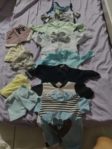 Lote de roupa rn e p , são 92 peças 