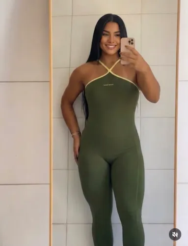 Macacão novo veste 42/44