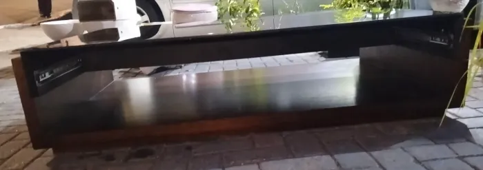 Mesa de Centro Alto Padrão - Madeira Maciça e Vidro Preto (Para Restauro)