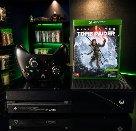 Xbox one fat + GTA 5 + Resident evil Village + controle original 