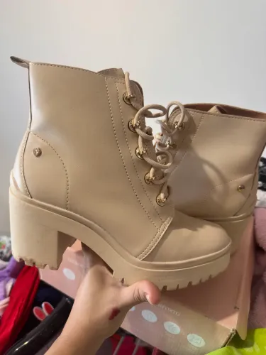 Bota e sandália