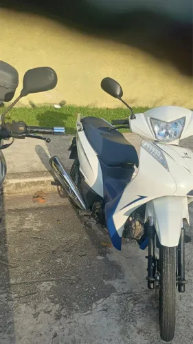 Moto excelente estado nenhum risco ?
