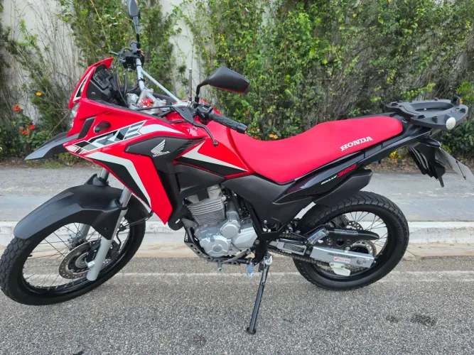 Honda Xre 300cc 2023 ,Apenas 20mil km .vendo na promissória direto com a loja.