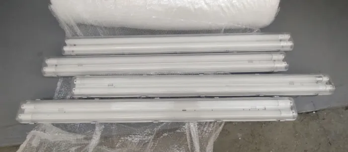 Luminária comercial para 2 lâmpadas de 1,25cm