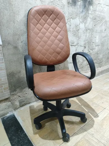 Poltrona em Couro Marron Claro
