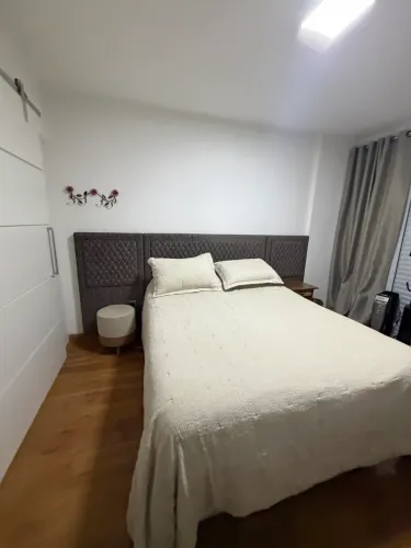 Cabeceira Luxo Queen Modulada (3 partes) com Tomada Embutida - Impecável!