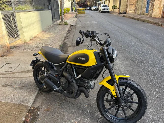 Ducati Scrambler super conservada