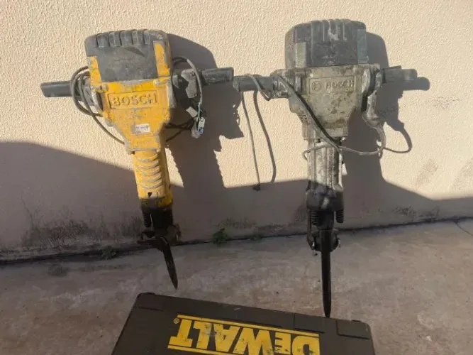 2 martelos demolidores marca Bosch - 30 Kg Cada