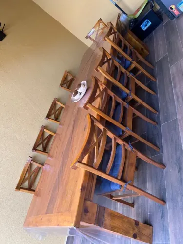Mesa de madeira maciça