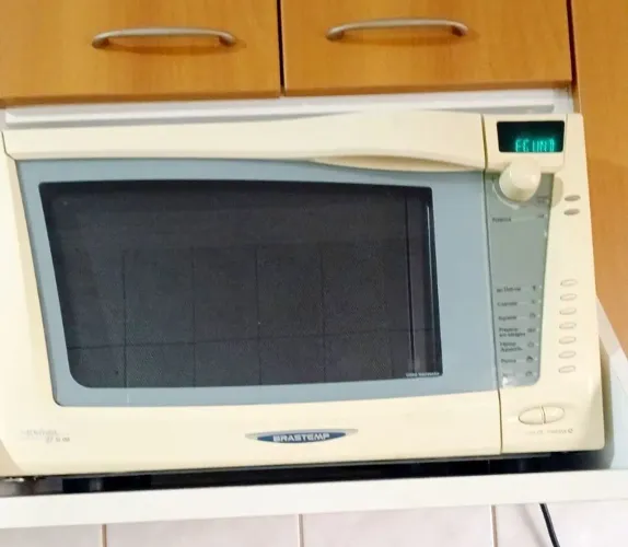Micro-ondas Brastemp Jet Defrost Alta potência 27L 110V