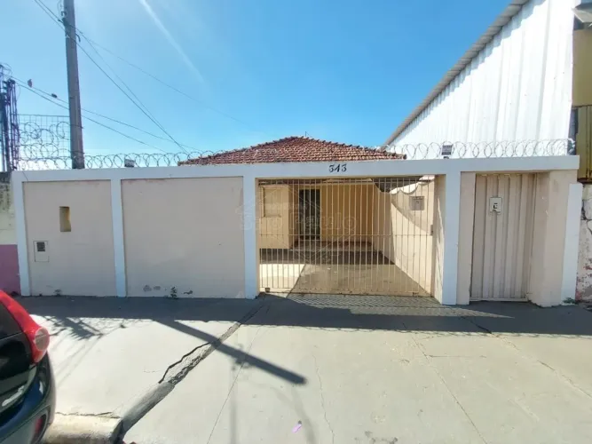 Locação de Casas / Padrão na cidade de Araraquara