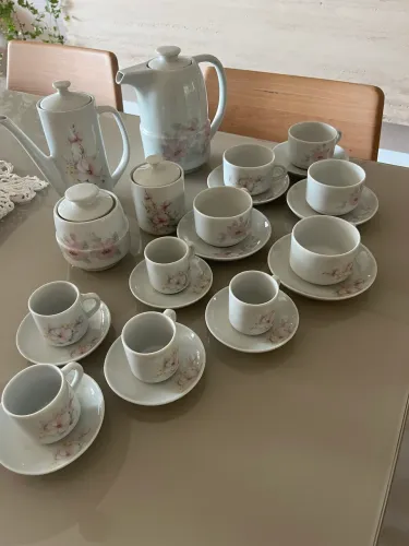 Conjunto de chá e café em porcelana