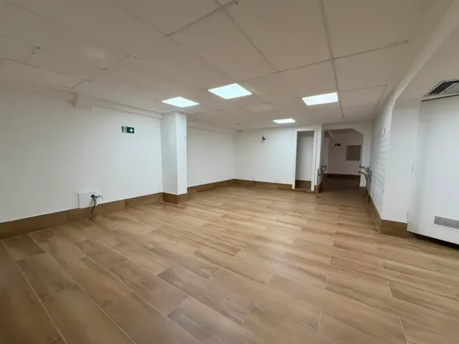 PONTO COMERCIAL - 487M² - FRENTE RUA - 3 PAVIMENTOS - ESTACIONAMENTO - ESTRUTURA AMPLA