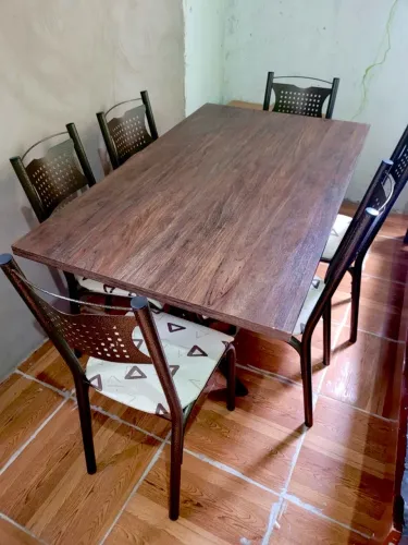 Mesa com 6 cadeiras
