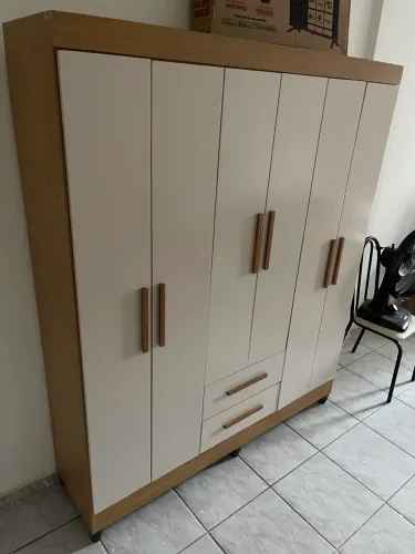 Guarda roupas novo 3 meses de uso 