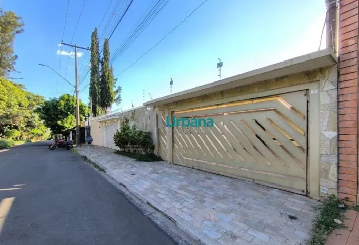 Casa de alto padrão com 4 dormitórios e piscina no Jardim Cardinalli