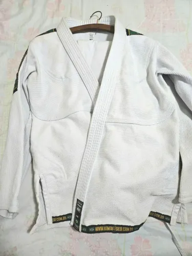 Kimonos infantis pouco usado (original)