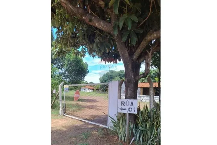 "Refúgio no Campo: Chácara em Santo Antônio do Aracanguá"