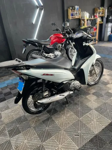 HONDA BIZ 2021/2022 - ÚNICA DONA, SUPER CONSERVADA E PRONTA PARA VOCÊ!