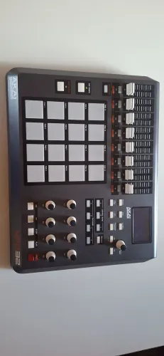 MPD 32 AKai semi nova