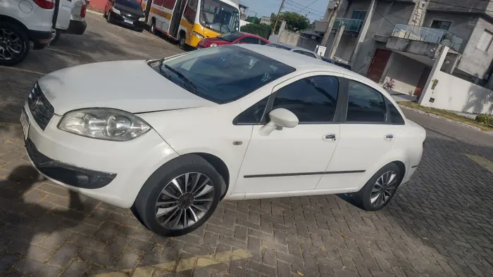 Fiat Linea Essence 1.8 Flex 16V 4P 2015