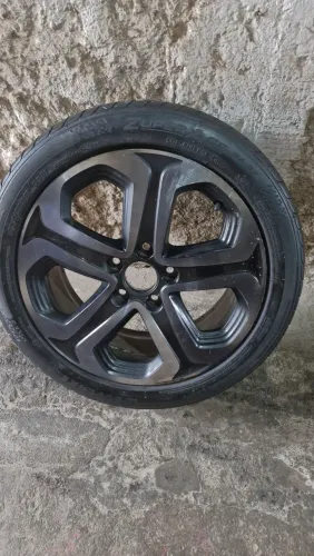 Roda hrv com pneu