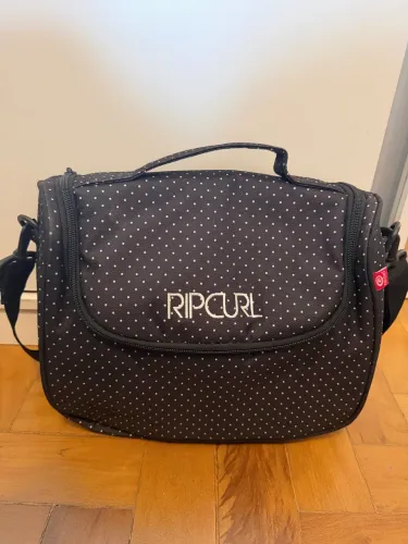 Frasqueira Rip Curl em ótimo estado.