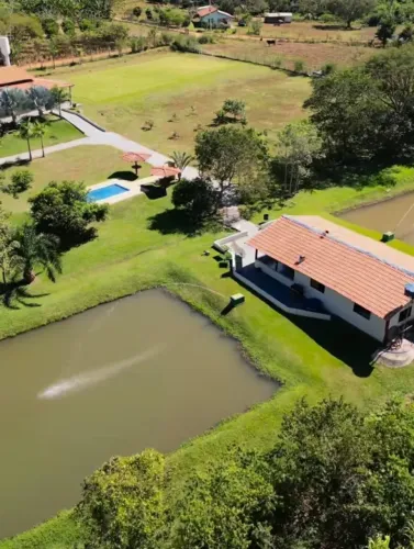 Chácara em itauçu, 24mil mts, rica em água, muito peixe, reserva de mata.