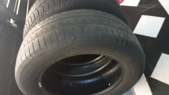 Pneu  riscado aro 15  195 60r15