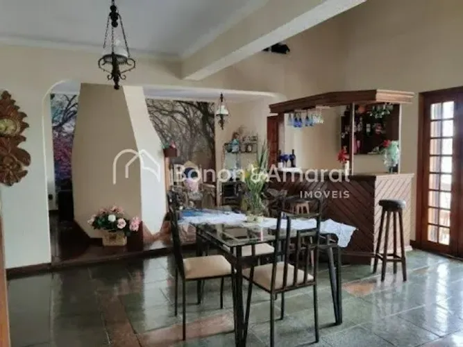 Casa de Alto Padrão com 4 Dormitórios, 3 Suítes, Piscina, Salão de Festas e 4 Vagas no Jar