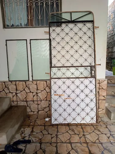Vendo porta de ferro