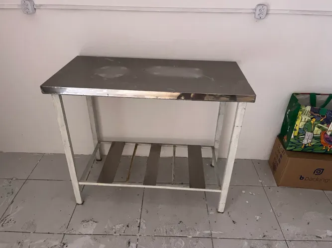 Mesa industrial ideal para comércio de alimentos