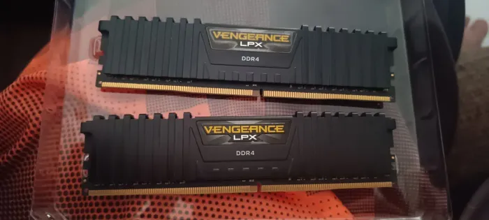 Memória RAM Corsair Vengeance LPX 2x8