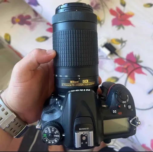 Câmera Nikon D7100 + 1 bateria + carregador