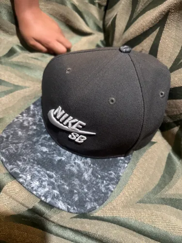 Boné Nike Sb Snapback Seasonal Black Camuflado.