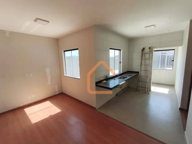 Apartamento com 2 dormitórios à venda, 60 m² por R$ 290.000 - Vergani - Pouso Alegre/MG