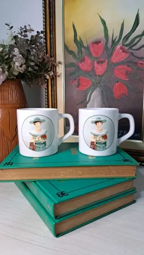 Caneca xícara pozzani porcelana Avon 40 anos de coleção branco
