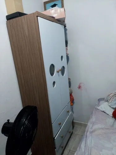 Gurda roupa infantil